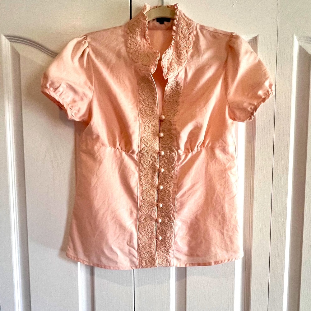 Very J peach short sleeve button down blouse M